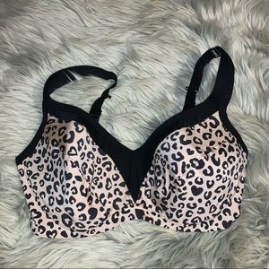 NWT Torrid sport bra size 40DDD